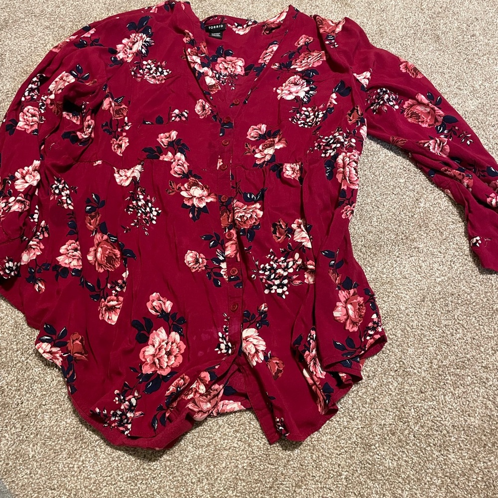 TORRID/DUSTY RED FLORAL CHALLIS BABYDOLL TUNIC